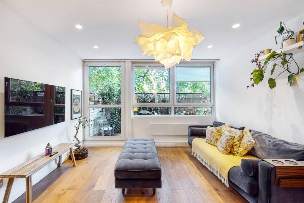 Charming 2-Bedroom Maisonette With Private Garden Londen Buitenkant foto