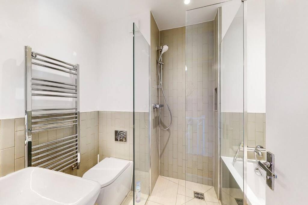 Charming 2-Bedroom Maisonette With Private Garden Londen Buitenkant foto